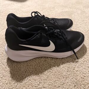 Nike Women's Black and White Sneakers